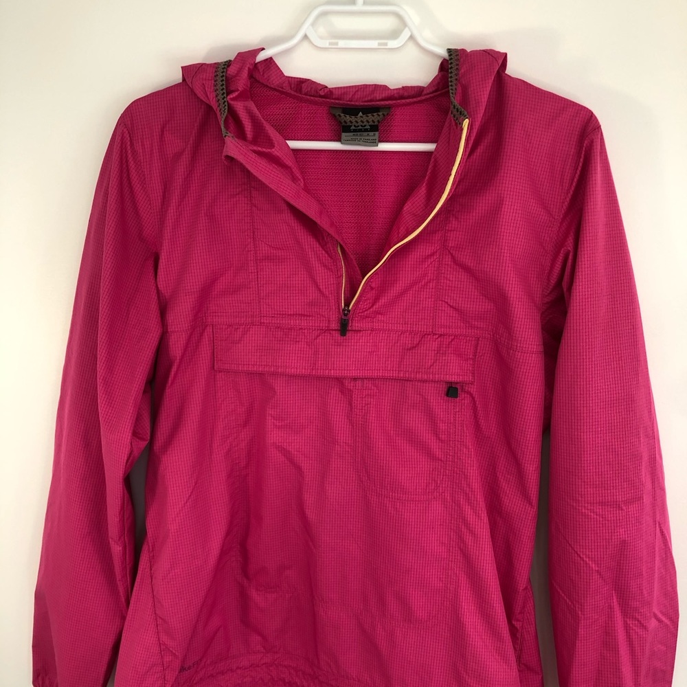 Nike FIT women’s pullover w/ hood, pockets & vents